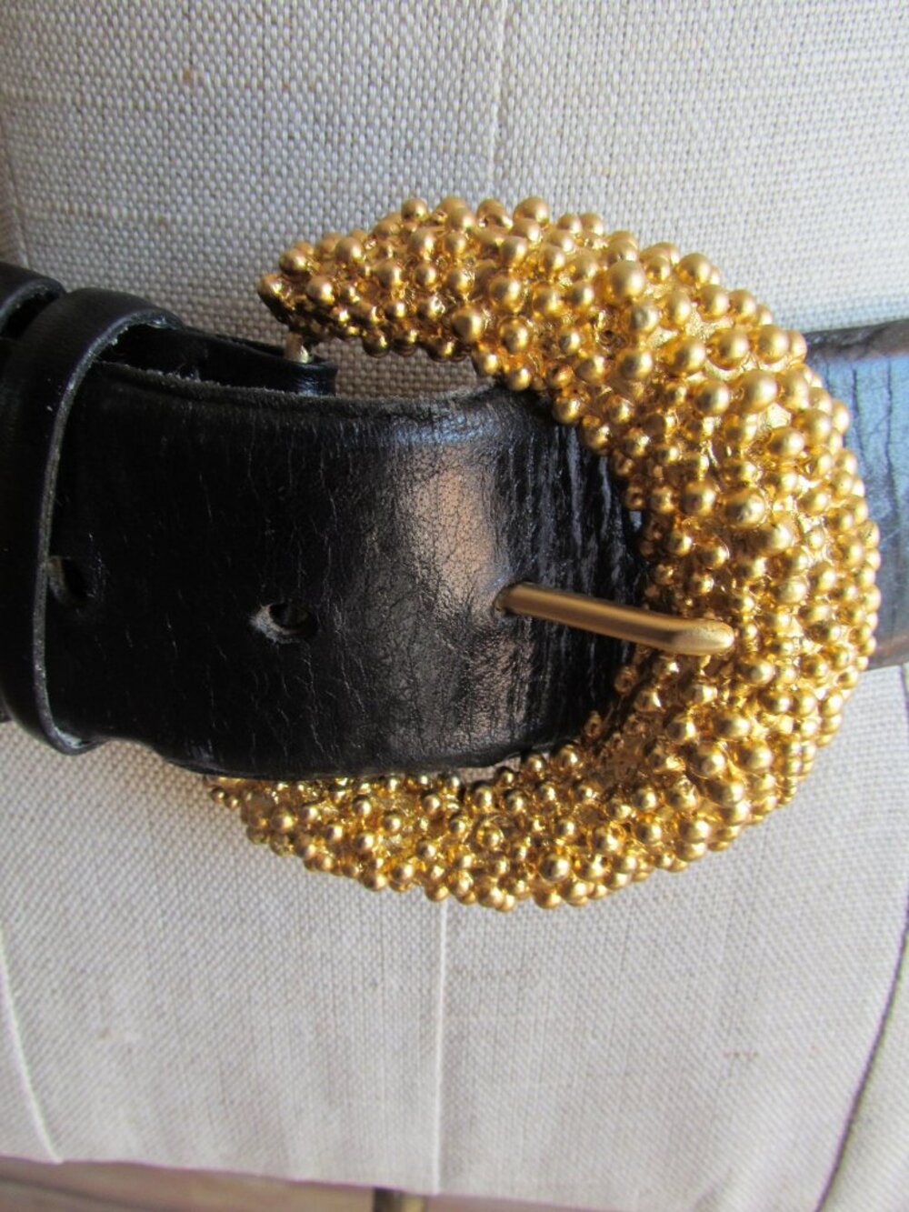 FANCY BELT, GOLD-PLATED CAVIAR BUCKLE, 80s-90s CRESCENT-SHAPED ELEGANT LEATHER
